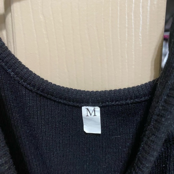 💖SHEIN Black Crop Tank Top with Heart Buttons - Picture 4 of 4